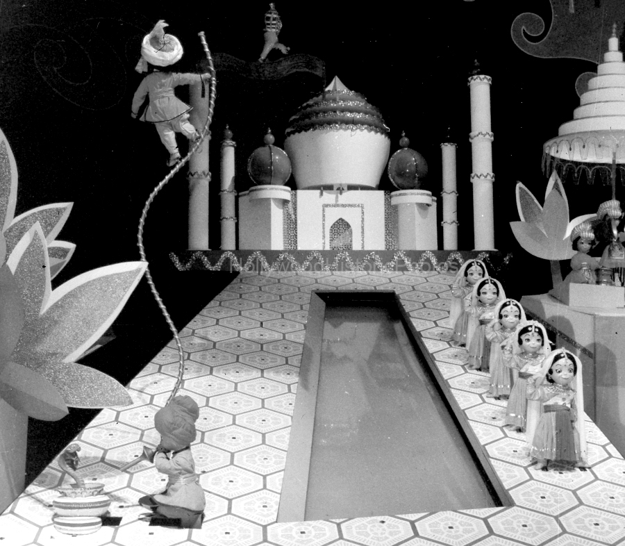 Disneyland 1958 SW ridee WM.jpg